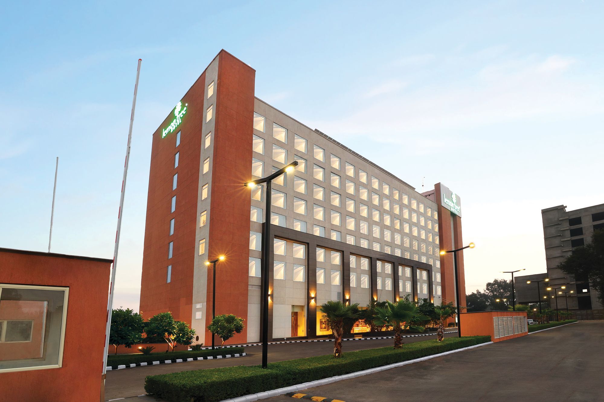 Lemon Tree Hotel Sohna Road Гургаон Екстериор снимка