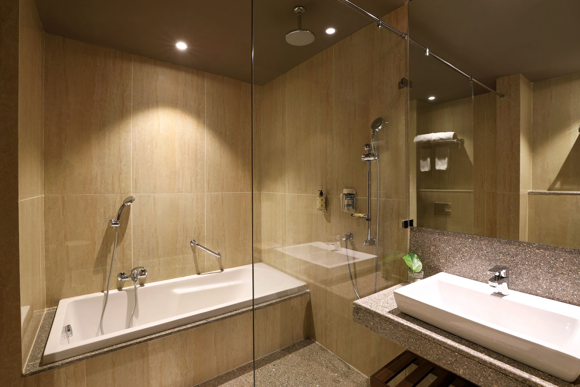 Lemon Tree Hotel Sohna Road Гургаон Екстериор снимка